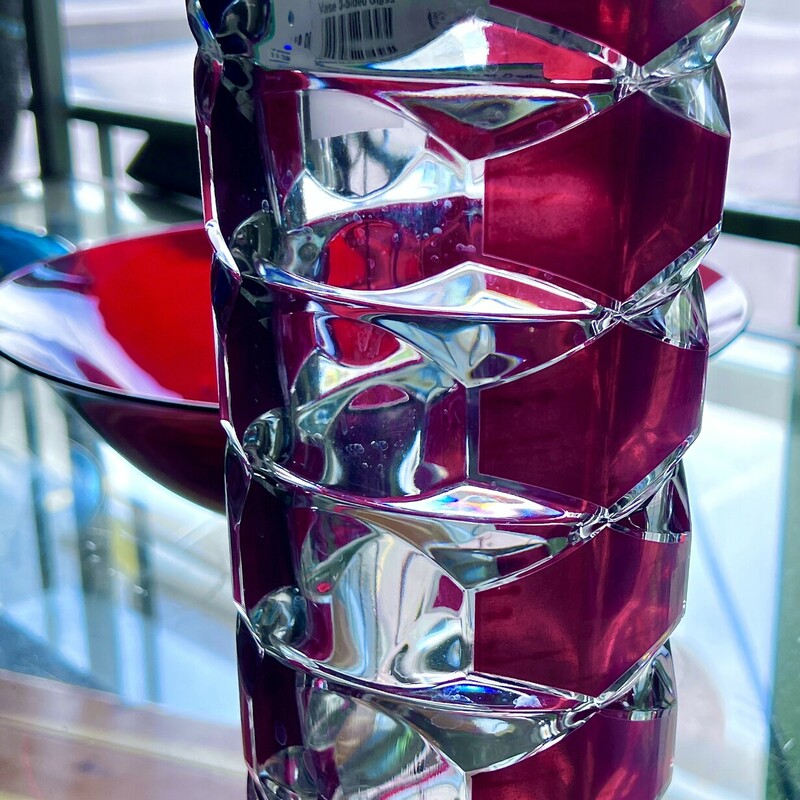 Vase 3-Sided Glass,
Size: 10\"H