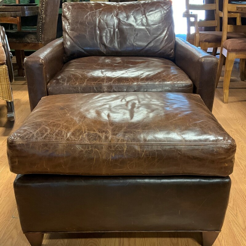 Pearson Leather Chair With Ottoman
Brown
27in(H) 35in(W) 34.5in(D)
Ottoman: 21 X 27, 17in(H)