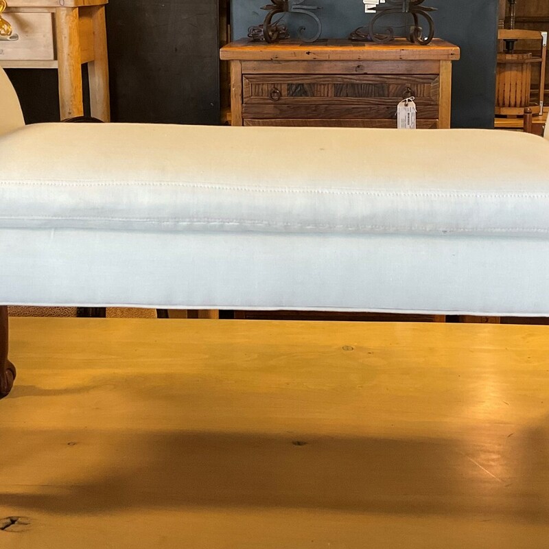 Fabric Bedroom / Entry Bench
White, Ball/Claw Legs
28in(H) 56.5in(W) 19in(D)