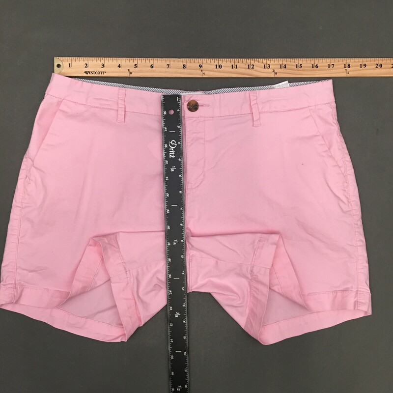 Old Navy Everyday Womens Shorts, Pink, 97% cotton, 3% spandex Size: 12<br />
6.6 oz
