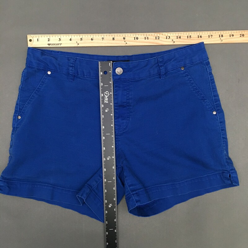 D. Jeans Denim Shorts, Blue, Size: 14<br />
 Royal Blue, fron zip and button closure, 2 back pockets, 72% cotton, 26% polyester, 2% spandex<br />
8.2 oz