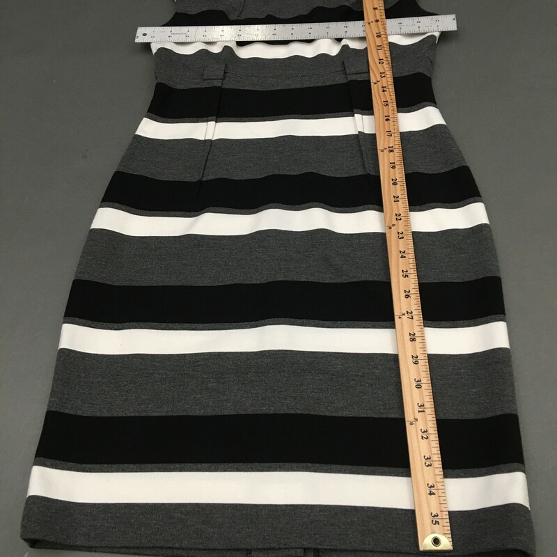 Calvin Klein, Stripe, Size: 8 Casual sleeveless knit<br />
Materials: 70% Polyester, 26% Rayon, 4% Spandex<br />
dress does not have belt. very nice condition.<br />
13.7 oz