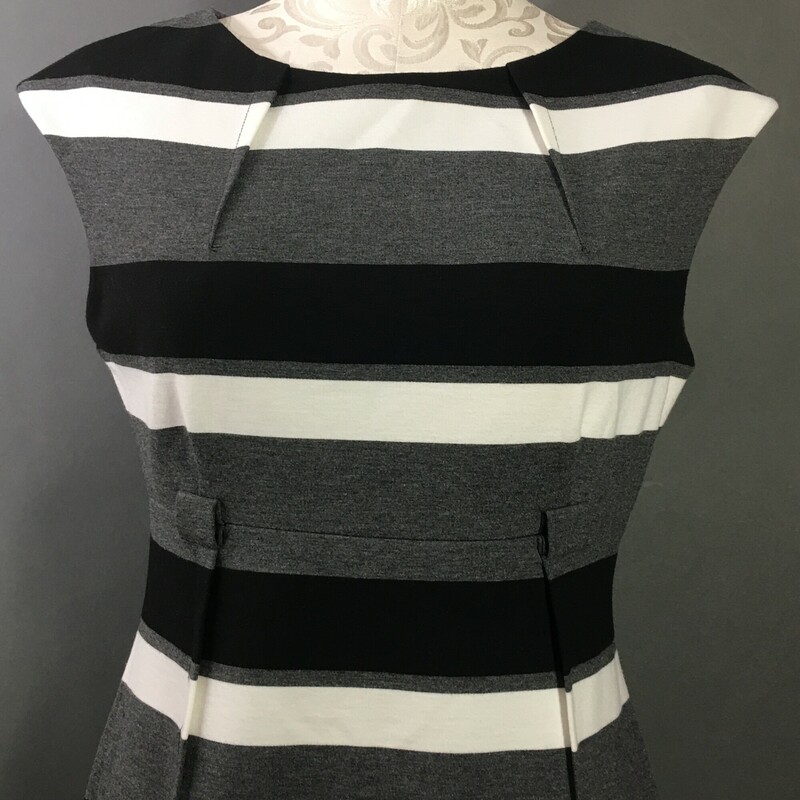 Calvin Klein, Stripe, Size: 8 Casual sleeveless knit<br />
Materials: 70% Polyester, 26% Rayon, 4% Spandex<br />
dress does not have belt. very nice condition.<br />
13.7 oz