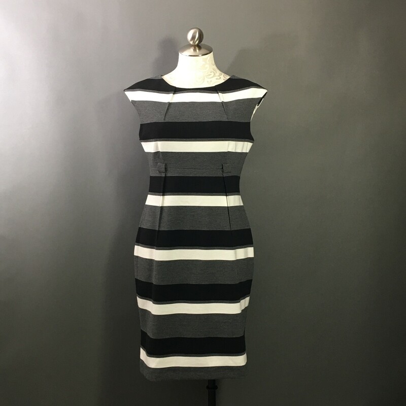 Calvin Klein, Stripe, Size: 8 Casual sleeveless knit
Materials: 70% Polyester, 26% Rayon, 4% Spandex
dress does not have belt. very nice condition.
13.7 oz