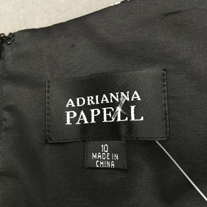 Adrianna Papell, Blk/wht, Size: 10
Sheath Dress Black White Floral Print V Neck, SHELL 97% Cotton 3% Spandex, LINING 96% Polyester 4% Spandex, hidden back zipper
12.5 oz