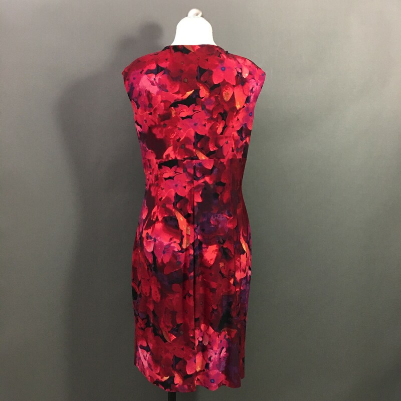 Lauren By Ralph Lauren, Floral, Size: 10<br />
Casual dress, 95% Polyester, 5% Elastane, Sleeveless, V-neck Sheath, Floral Print, Ruched detail, Burgandy, Knee length. Great travel dress<br />
Womens, Machine wash cold separately, line dry.<br />
12.9 oz