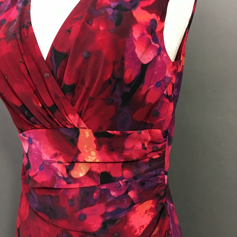 Lauren By Ralph Lauren, Floral, Size: 10
Casual dress, 95% Polyester, 5% Elastane, Sleeveless, V-neck Sheath, Floral Print, Ruched detail, Burgandy, Knee length. Great travel dress
Womens, Machine wash cold separately, line dry.
12.9 oz
