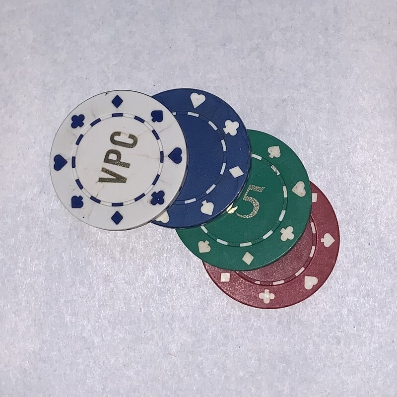 This listing is for one poker chip per quantity. You can choose between red, greed, blue, or white!

Measurements:
1.5 Inche Diameter