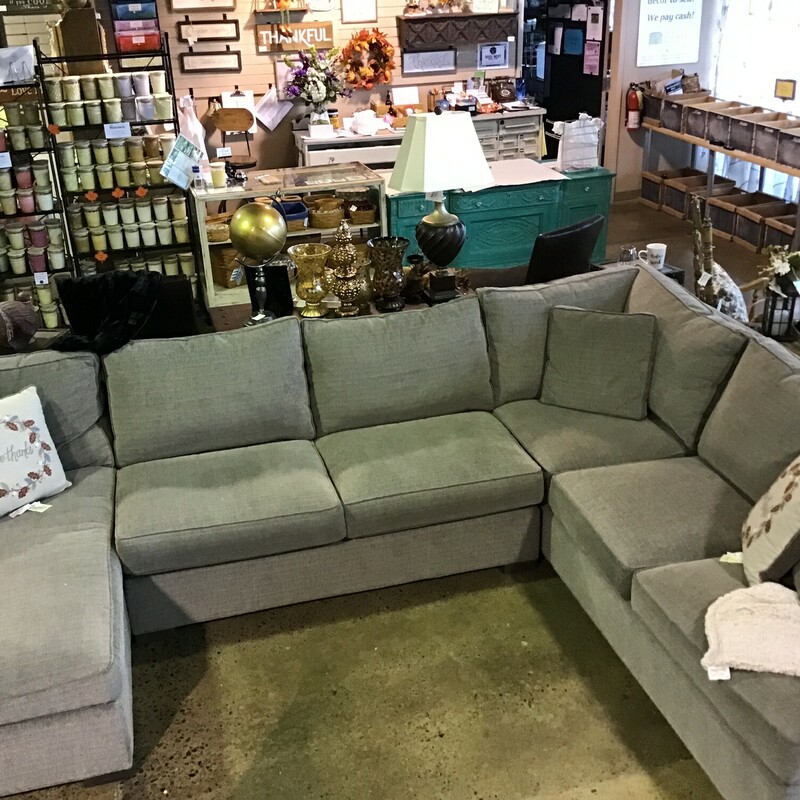 3 Pc Sectional W/Chaise