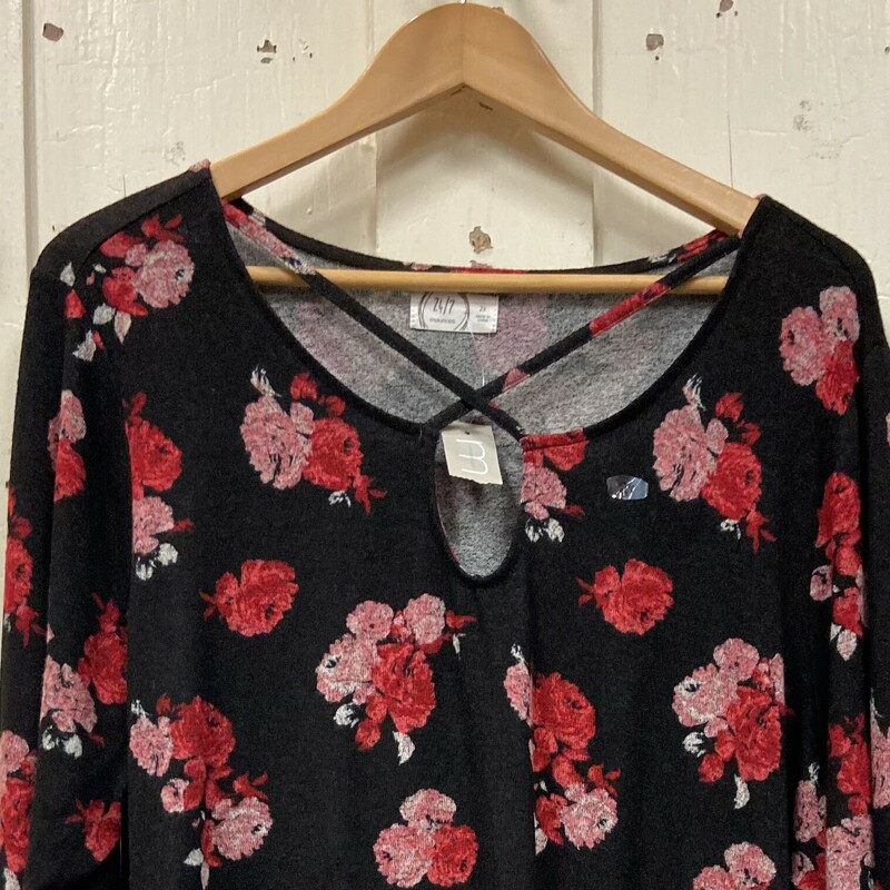 NWT Blk/red Floral Top