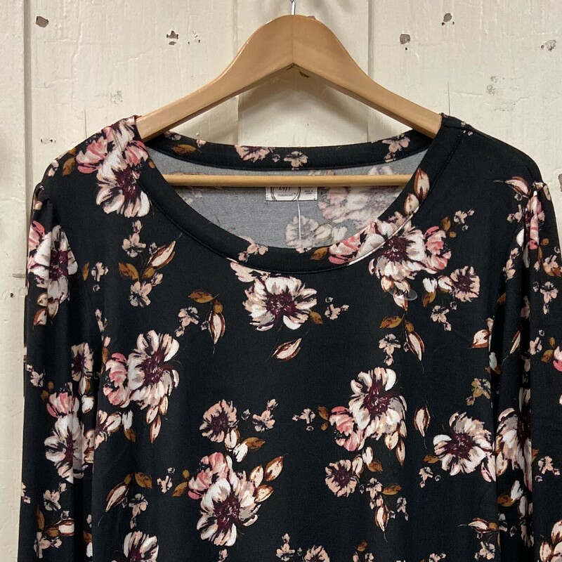 NWT Blk/pch Floral Top