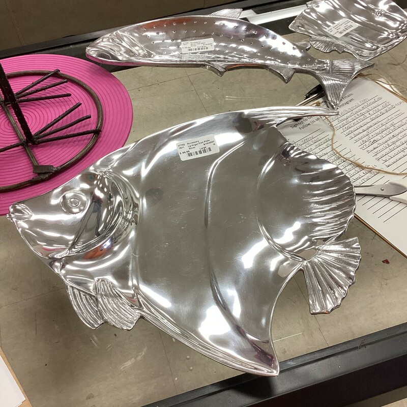 Lg Angel Fish Plate, Silver, Large
17 In W x 15 In T
