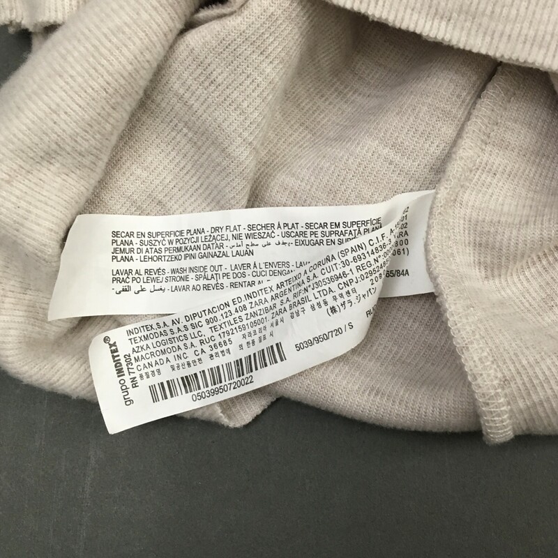 Zara Turtleneck Sweater, Cream, Size: Small 51% cotton 49% polyester
6.8 oz