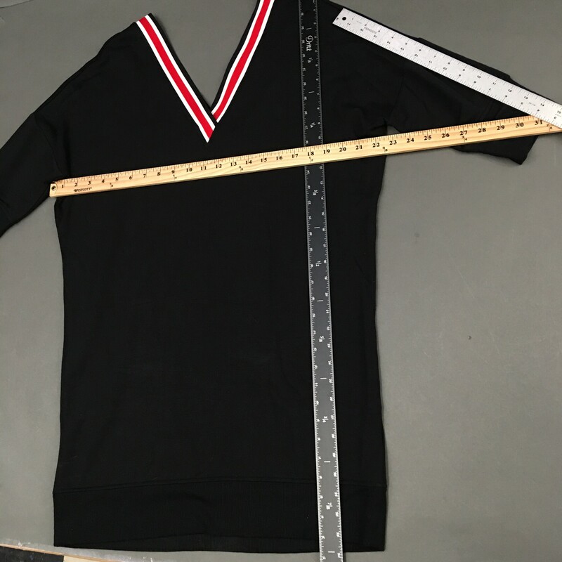 Express Pullover, Black, Size: M<br />
Express M Shift Dress Womens Deep V Neck Red and white \"Tennis\" stripe accent, Pullover 3/4 Sleeve, rayon jersey knit dress sports pullover, Sport<br />
13.6 oz