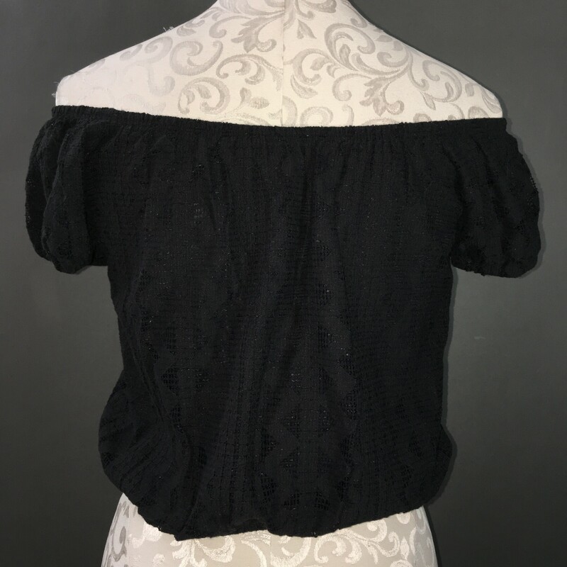 Express Cold Shoulder, Black, Size: S/P crop top, lined,
shell cotton blend, lining 100% polyester

5 oz