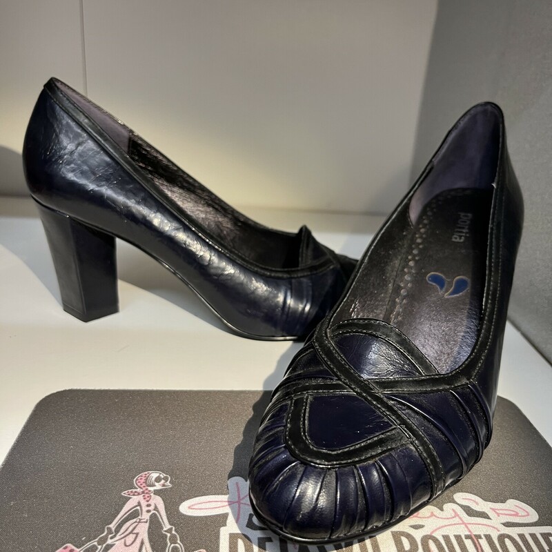 Square Heel Leather Shoes, Navy with Black, Size: 8.5 in BRAND NEW condition!!