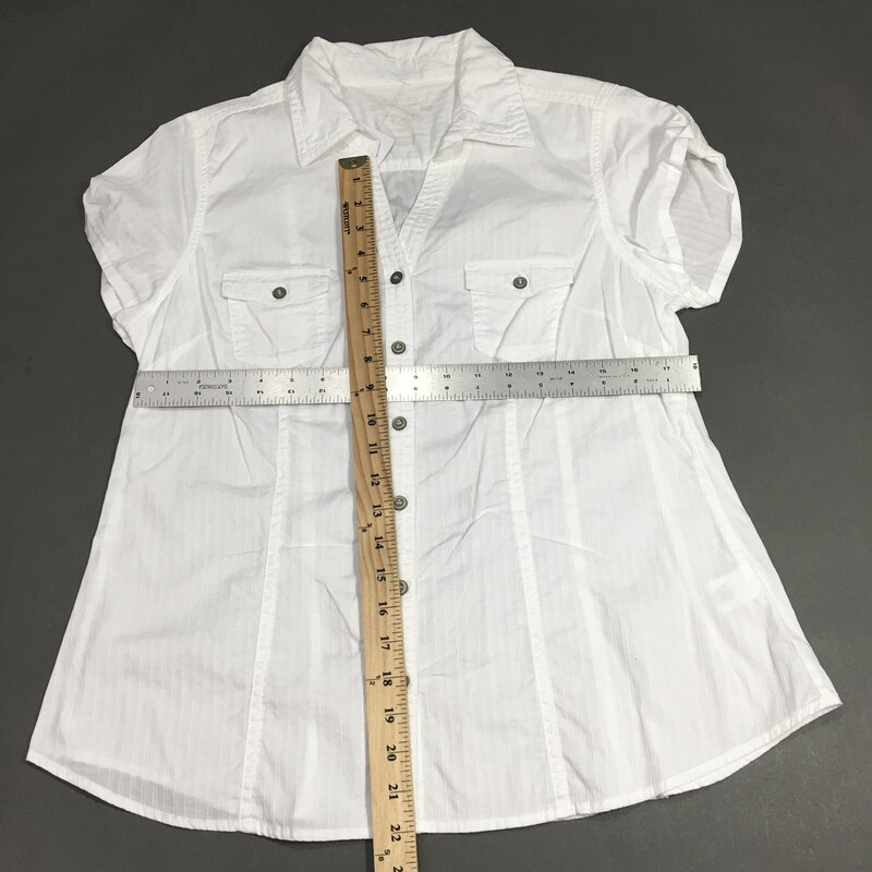 Sonoma Life Style, White, Size: L<br />
Sonoma Life Style, White, Size: L<br />
97% cotton, 3% Spandex, short sleeves collared button up shirt, 2 front button closure pockets.<br />
<br />
5.4 oz