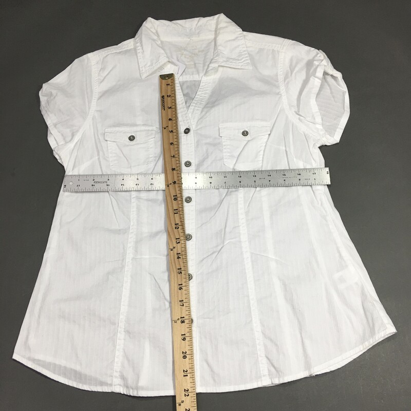 Sonoma Life Style, White, Size: L
Sonoma Life Style, White, Size: L
97% cotton, 3% Spandex, short sleeves collared button up shirt, 2 front button closure pockets.

5.4 oz