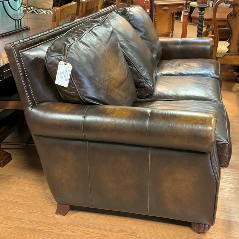 King Hickory Leather Sofa
Brown, Nailheads
38in(H) 86in(W) 37.5in(D)