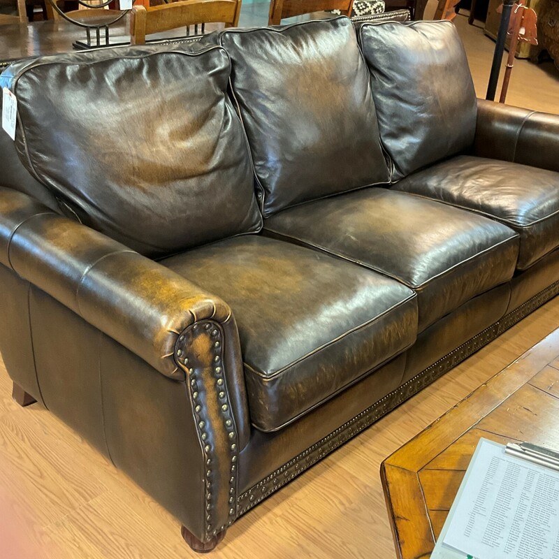 King Hickory Leather Sofa
Brown, Nailheads
38in(H) 86in(W) 37.5in(D)