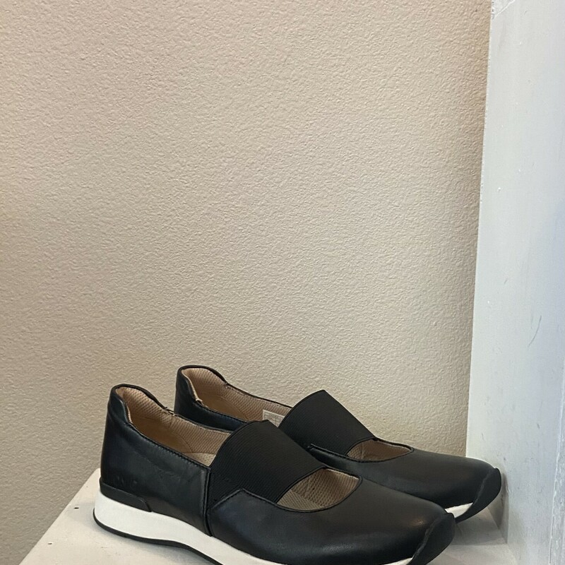 NEW Blk Leather Slip On