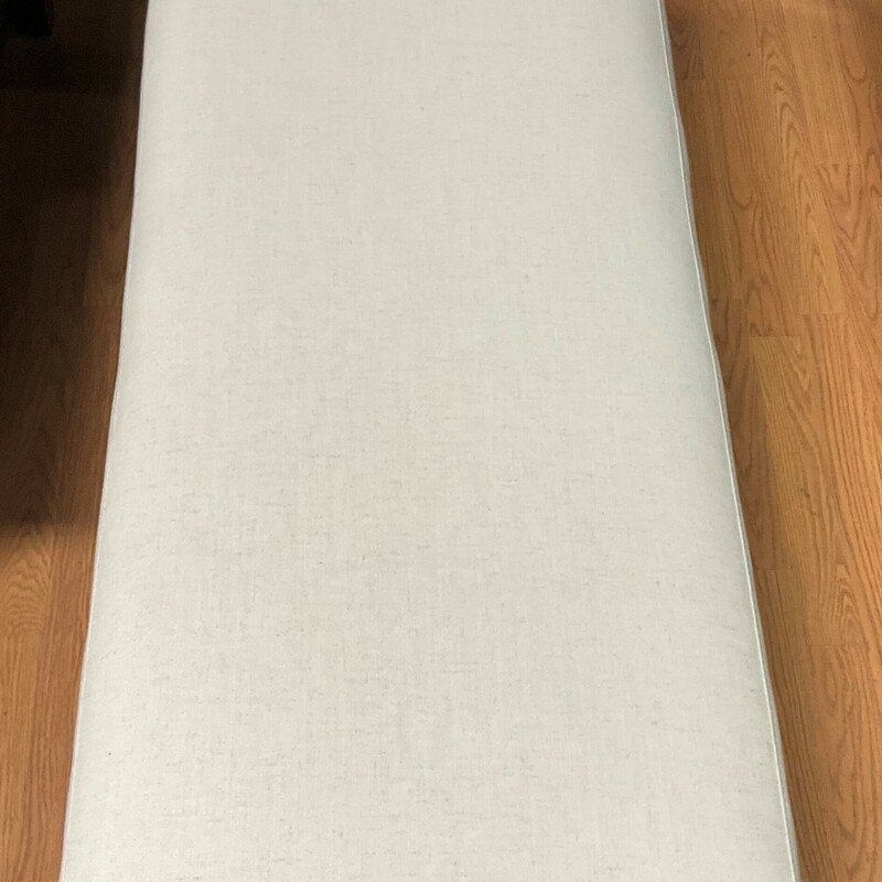 White Fabric Bench
White
17.5in(H) 21in(D) 56in(W)