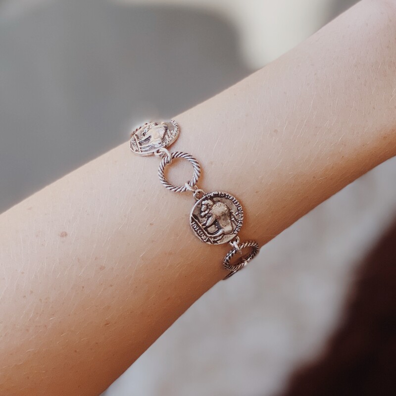 This gorgeous bracelet measures 8 inches in length!