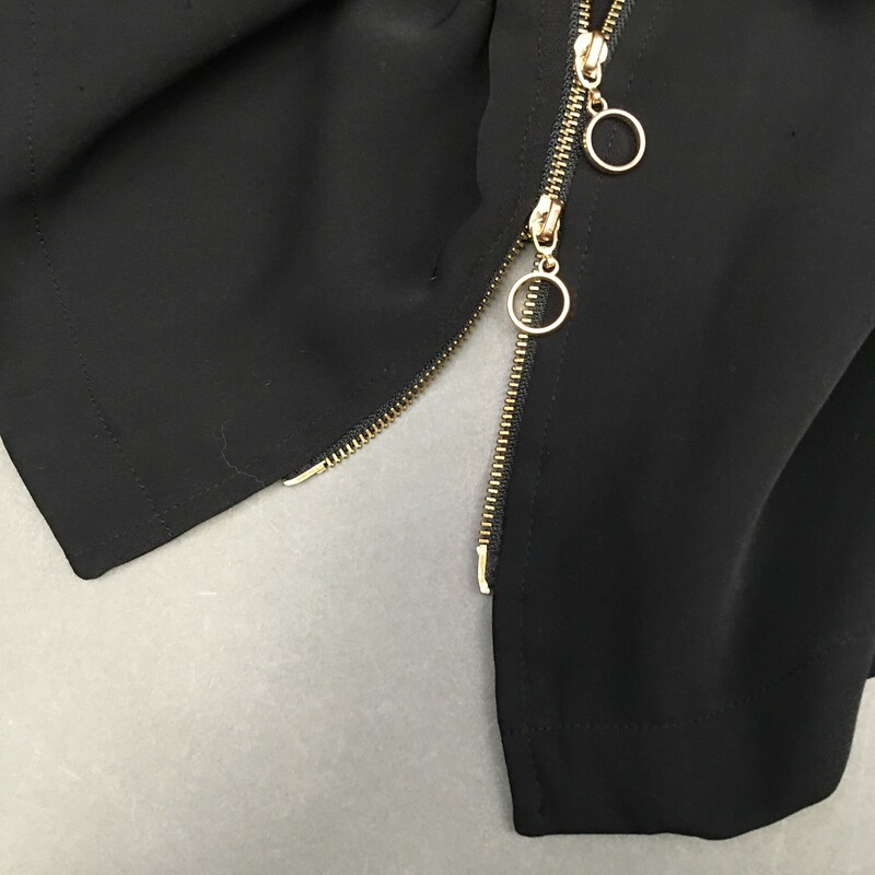Calvin Klein Zip Shirt, Black, Size: 10
Up down gold front zip, gold snap closure fron breast pockets, adjustable gold snap 3/4 sleeves, cute tie as belt or necktie, 100% polyester.Dry clean only.
1 lb 1.1 oz