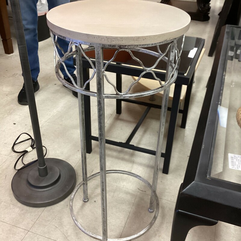 Silver Metal Plant Stand, Silver, Round<br />
28.5 In T x 12 In Rd