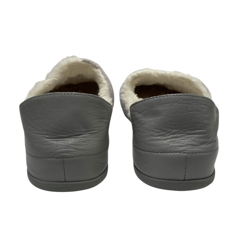 Strive Leather Slippers<br />
Fuzzy Lining<br />
Gray, Light Purple<br />
Size: 9.5