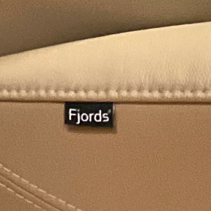 Fjords Electric Recliner<br />
Tan, Leather<br />
41.5in(H) 31in(W) 29in(D)