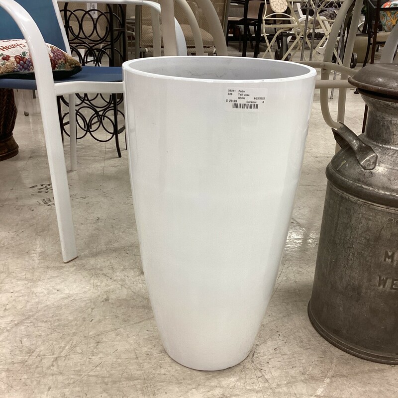 Tall Vase, White, Plastic
21 In T  x  12 In Rd
