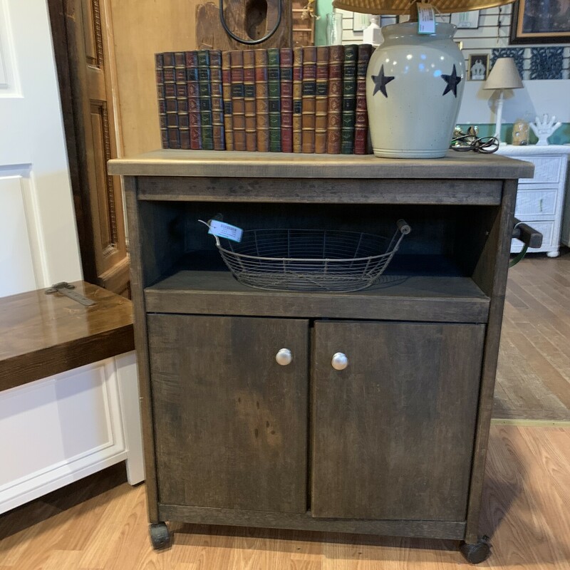 Rolling Kitchen Cart,
Size: 30 X 18 X35
Dark wood cart with cabinet, shelf and bar on the side.
Excellent condition.