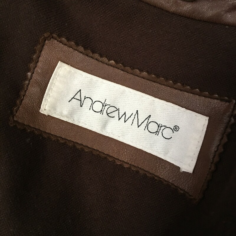 Andrew Marc Leather, Brown, Size: L Womens
Elastic cuffs and waist band, zipper closure, very soft 100% leather shell, interior lining % 100 acrylic, insode button breast pocket, outside slash hand pockets. Please see photos - there is normal wear on cuffs and 2 small marks on back upper shoulder. This coat has oversize shoulder pads.
3 lbs 5.6 oz