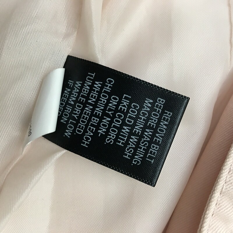 Apt 9 Raincoat, Lt Peach, Size: Small<br />
100-0468 Apt. 9, Light Pink, Size: Small, double breasted<br />
long sleeve 3/4 length jacket  Black buttons Polyester  Cotton  blend Good  Condition<br />
1 lb 7.8 oz