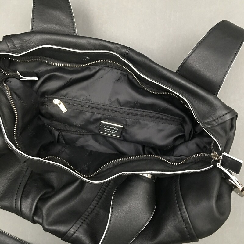 Cromia Leather Shoulder bag, Black, Size: Large<br />
oversize shoulder bag, silver / chrome hardware, wide straps, shoulder bag, black leather and white edge, 5 metal footies on base, heavy zipper, interior zip pocket,<br />
1 lb 15.1 oz
