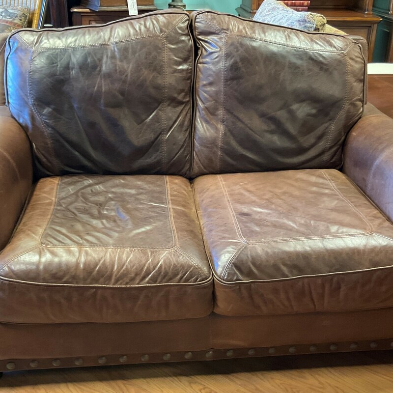 SoftLine Leather Loveseat
Brown, With Studs
38in(H) 44in(D) 64in(W)