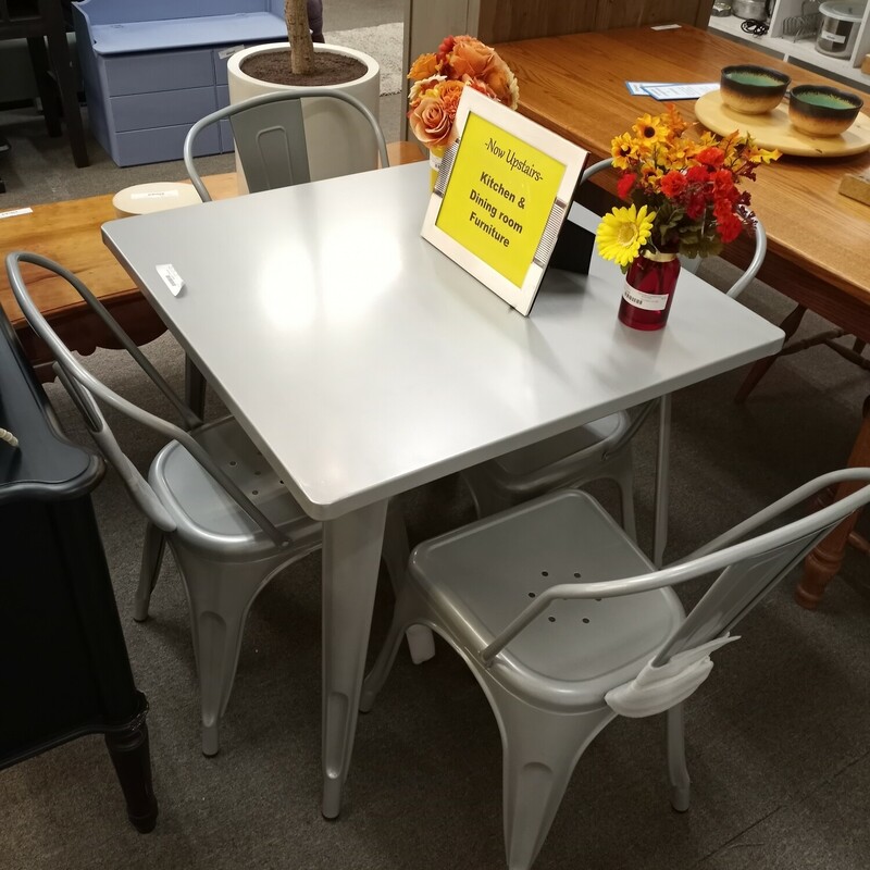 Metal Table W 4 Chairs