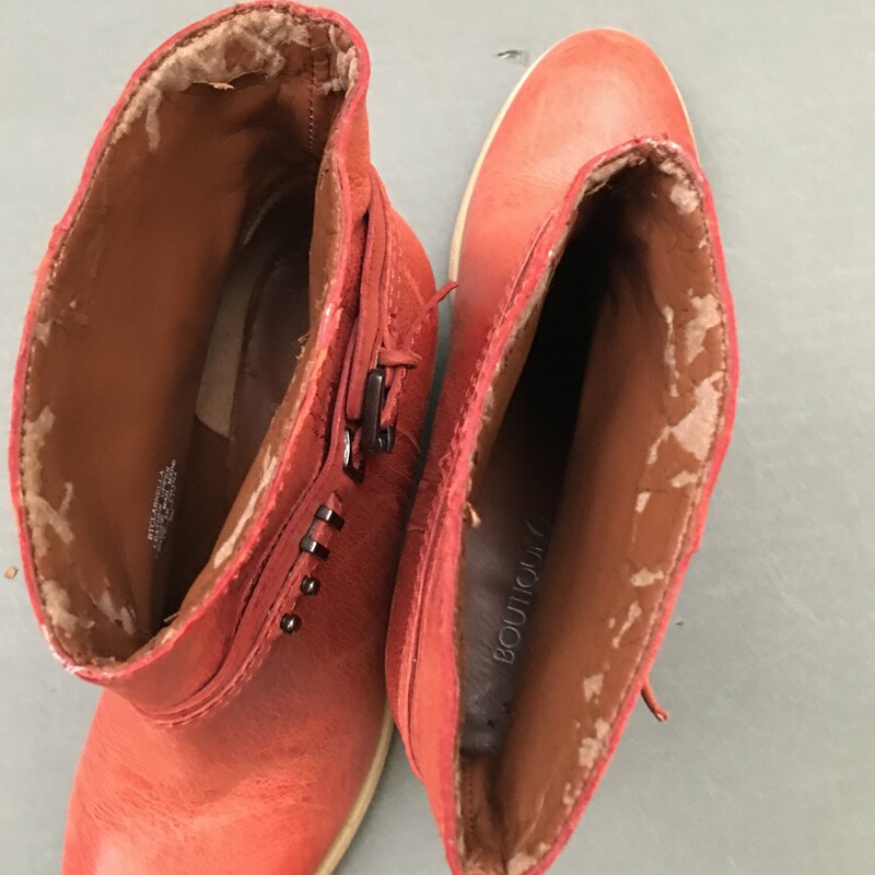 120-142 Boutique 9, Salmon, Size: 8<br />
Clarnella Salmon leather ankle boot, interior lining in peeling- exterior fine condition, no scratches or stains, soles show very little wear. 2.5 inch block heel.<br />
2 lbs 3.5 oz