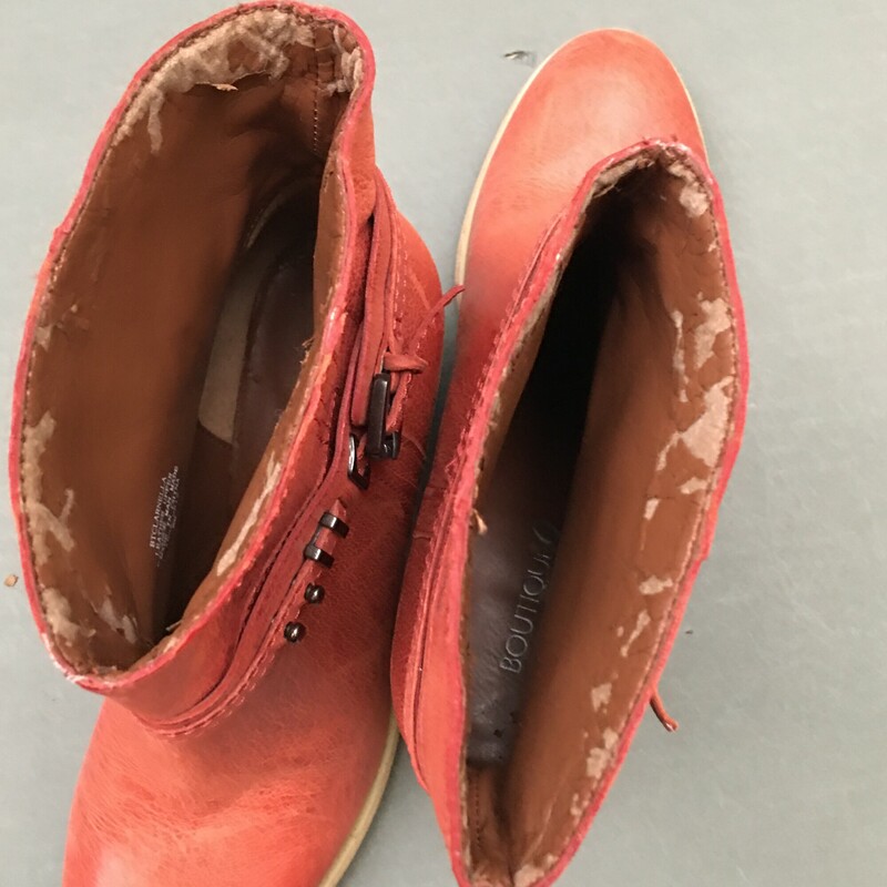 120-142 Boutique 9, Salmon, Size: 8
Clarnella Salmon leather ankle boot, interior lining in peeling- exterior fine condition, no scratches or stains, soles show very little wear. 2.5 inch block heel.
2 lbs 3.5 oz