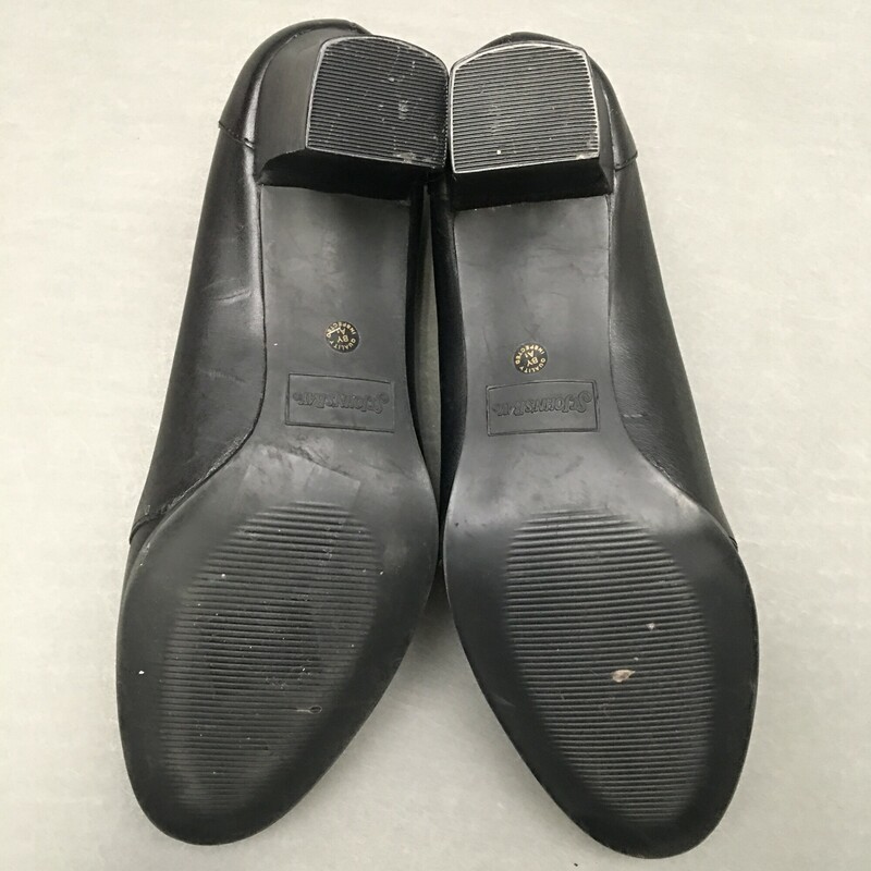 St. Johns Bay Pumps, Black, Size: 7 Womens<br />
 Black Leather Slip On Loafer Pumps with 2\" block heel.  Preowned Women's size 7 M. Shoes show minimal wear, nice condition.<br />
<br />
15.7 oz