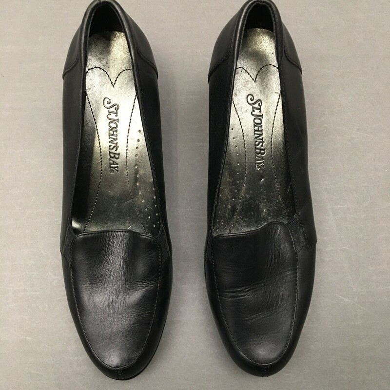 St. Johns Bay Pumps, Black, Size: 7 Womens
 Black Leather Slip On Loafer Pumps with 2\" block heel.  Preowned Women's size 7 M. Shoes show minimal wear, nice condition.

15.7 oz