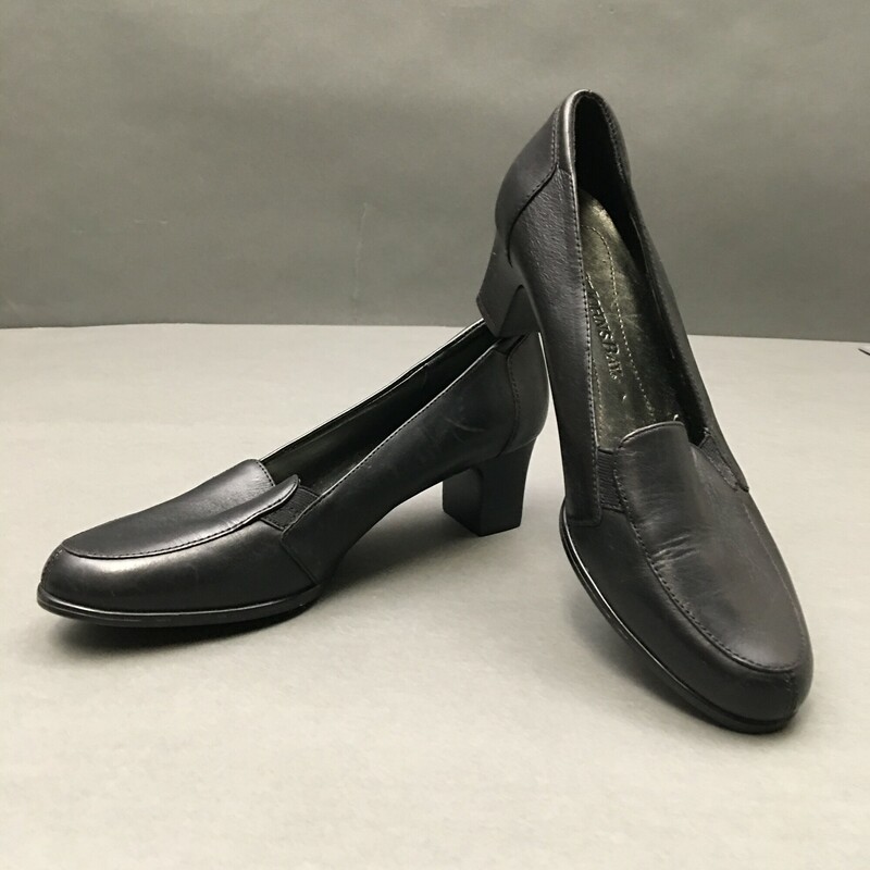 St. Johns Bay Pumps, Black, Size: 7 Womens
 Black Leather Slip On Loafer Pumps with 2\" block heel.  Preowned Women's size 7 M. Shoes show minimal wear, nice condition.

15.7 oz