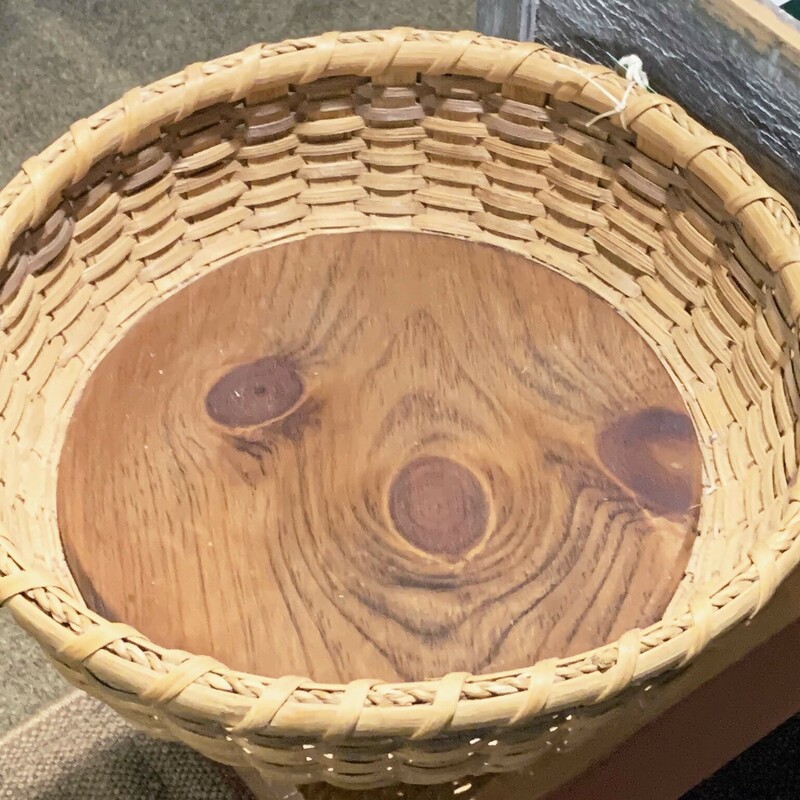HM Basket W/Wood Bottom