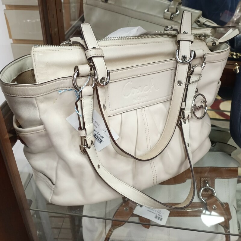 Cream Coach