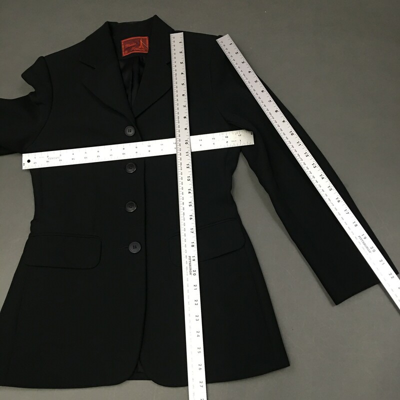 Deseno Frances, Black, Size: Small<br />
Made in COlumbia, polyester blend 4 button single breasted blazer, very nice cut - please see photos for measurements - probbaly a size 2-3 US<br />
1 lb 4.6 oz