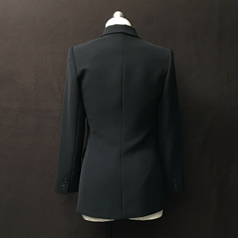 Deseno Frances, Black, Size: Small<br />
Made in COlumbia, polyester blend 4 button single breasted blazer, very nice cut - please see photos for measurements - probbaly a size 2-3 US<br />
1 lb 4.6 oz
