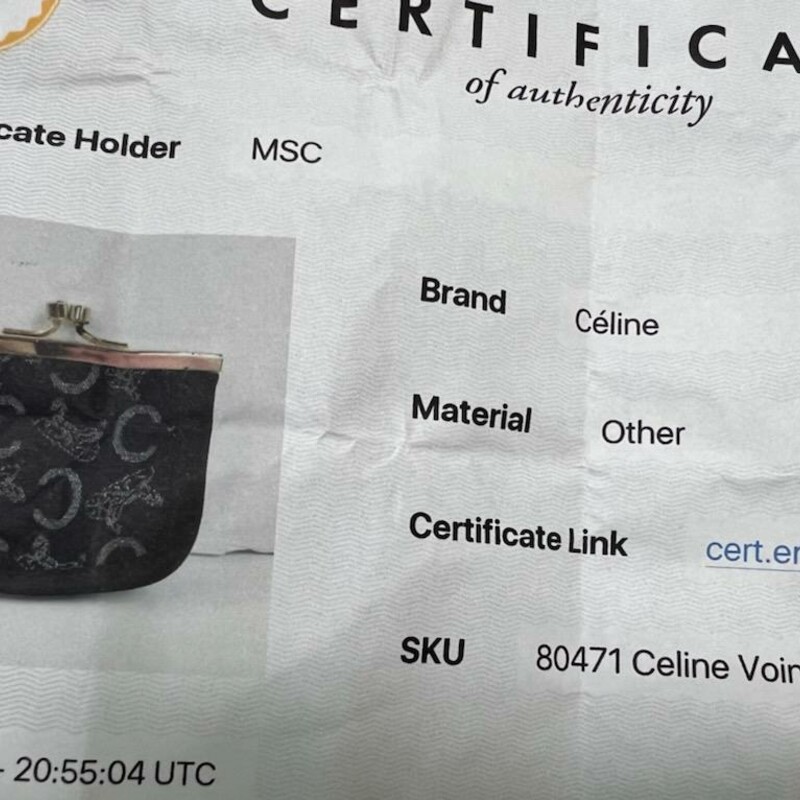 CELINE COIN PURSE<br />
Navy C Monogram<br />
leather trim<br />
gold hardware with snap closure<br />
in excellent condition<br />
size 3X4<br />
Comes with Certificate of Authenticity