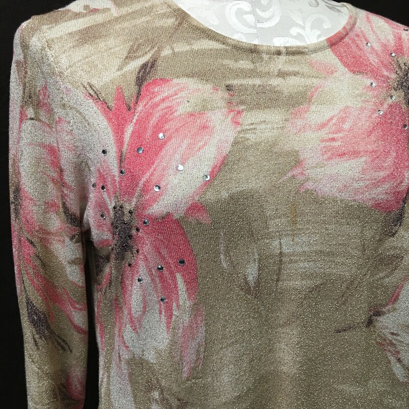 Hasting & Smith Knit, Gold knit Womens Large<br />
Floral pattern knit, long sleeve, metalic gold thread with beige, brown and coral flowwers.  50% rayon, 29% Nylon, 14% polyester, 7% metalic thread.<br />
9.2 oz