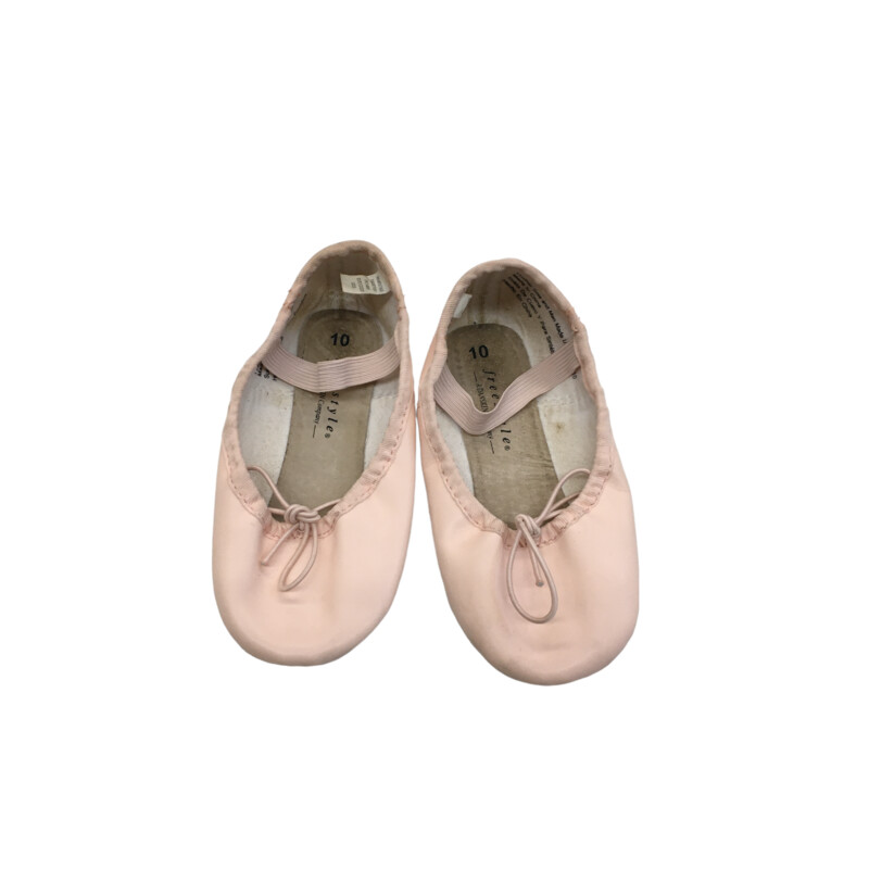 Shoes (Ballet/Pink), Girl, Size: 10

Located at Pipsqueak Resale Boutique inside the Vancouver Mall or online at:

#resalerocks #pipsqueakresale #vancouverwa #portland #reusereducerecycle #fashiononabudget #chooseused #consignment #savemoney #shoplocal #weship #keepusopen #shoplocalonline #resale #resaleboutique #mommyandme #minime #fashion #reseller                                                                                                                                      Cross posted, items are located at #PipsqueakResaleBoutique, payments accepted: cash, paypal & credit cards. Any flaws will be described in the comments. More pictures available with link above. Local pick up available at the #VancouverMall, tax will be added (not included in price), shipping available (not included in price, *Clothing, shoes, books & DVDs for $6.99; please contact regarding shipment of toys or other larger items), item can be placed on hold with communication, message with any questions. Join Pipsqueak Resale - Online to see all the new items! Follow us on IG @pipsqueakresale & Thanks for looking! Due to the nature of consignment, any known flaws will be described; ALL SHIPPED SALES ARE FINAL. All items are currently located inside Pipsqueak Resale Boutique as a store front items purchased on location before items are prepared for shipment will be refunded.